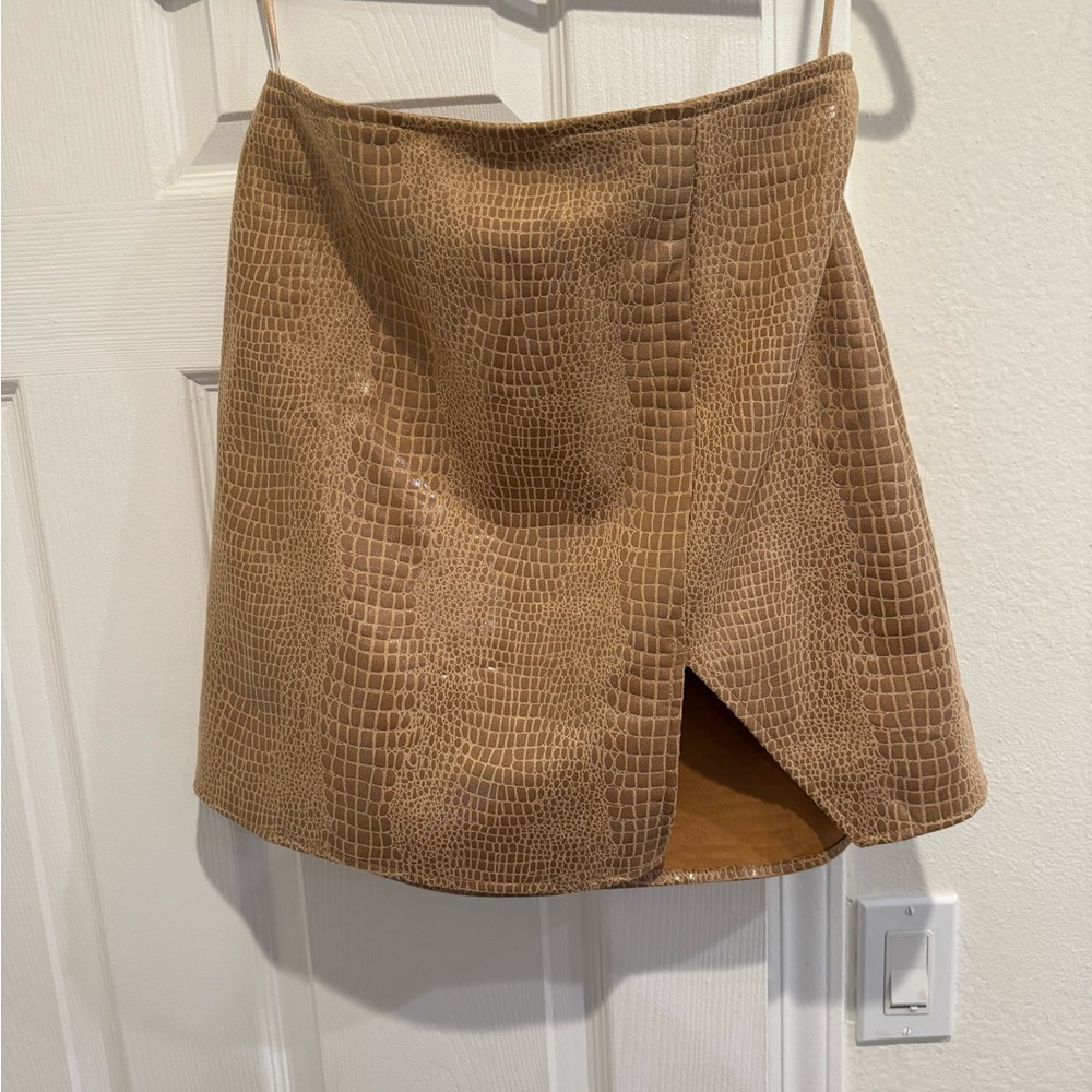 Motel wren skirt snake tan. Mini skirt with slit